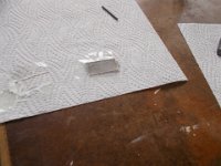 FA 003  2: Auftragen einer Graphitschicht auf dem unteren Glas