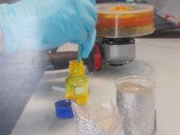 OL 002  3: Aufziehen von Super Yellow auf eine Spritze